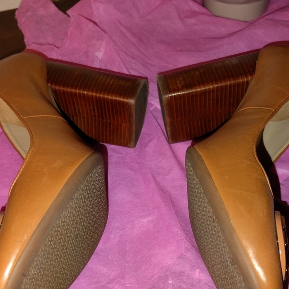 Tory Burch Camel Leather Jamey Pumps 10.5. - Picture 6 of 9